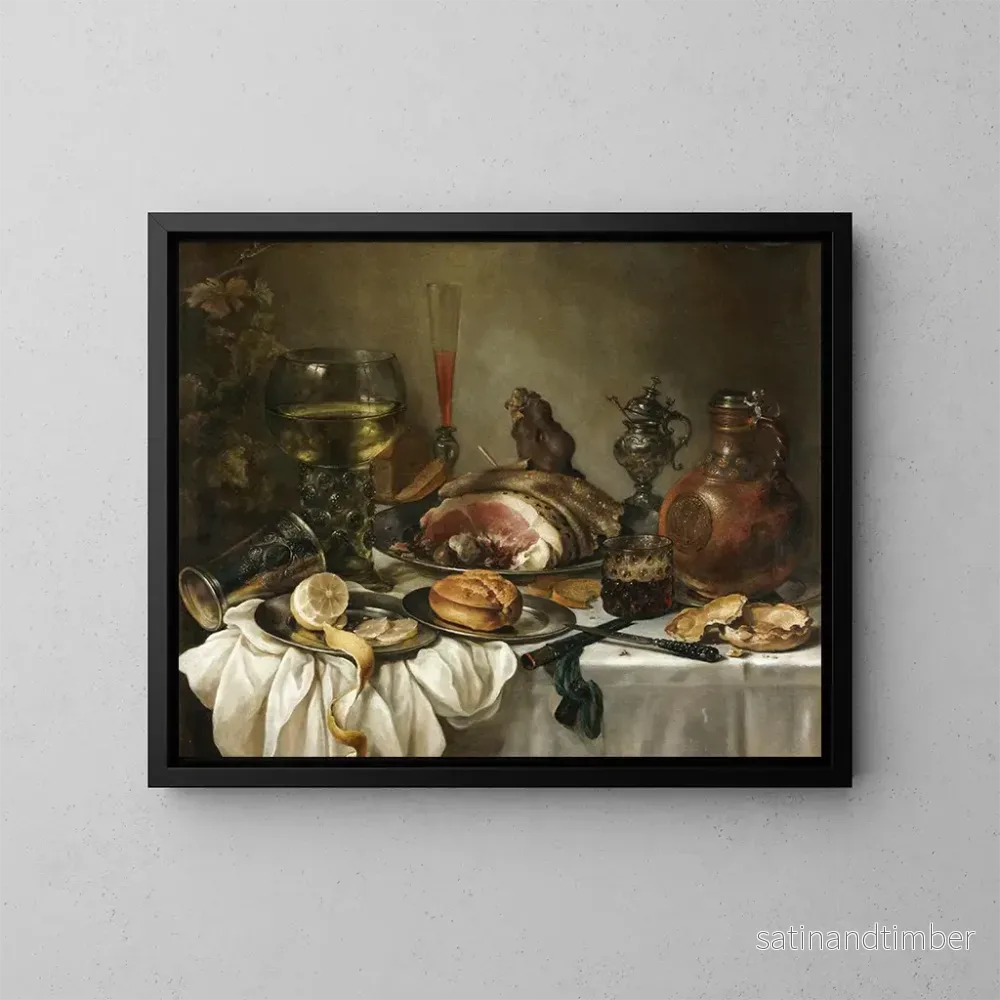 Reproduktion av målningen av en stillebenmålning med en roemer, en lerkrukke, ett omvänt silverskål, en skinka och andra föremål placerade på ett bordstäcke - Pieter Claesz