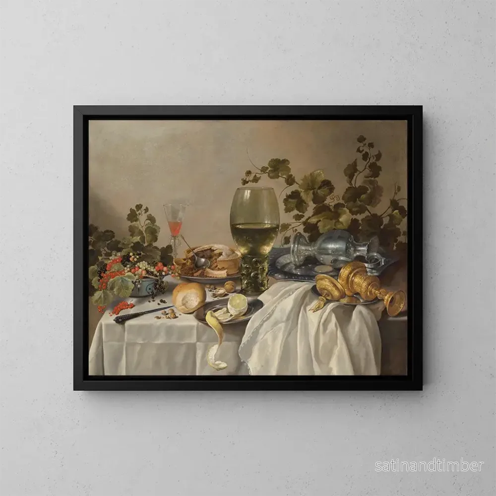 Reproduktion av målningen Liten frukost eller silversmide och glas på ett draperat bord med vinrankor, frukt och bakverk - Pieter Claesz